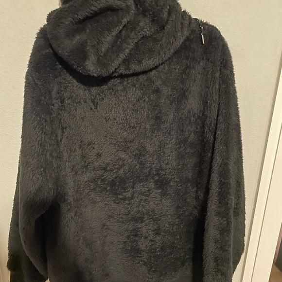 Black fur hoodie xl - Picture 3 of 6